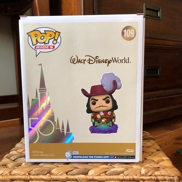Funko Pop Disney Rides 50th: Captain Hook at the Peter Pan’s Flight Attraction - Picture 3 of 5